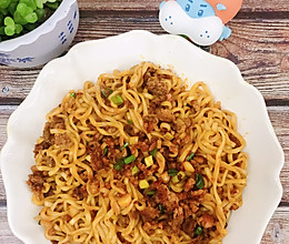 #肉食主义#肉末炒火鸡面的做法