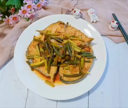 #中小学生做饭指南#蒜苔炖鲅鱼的做法