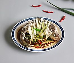 #快手又营养，我家的冬日必备菜品#清蒸鲈鱼的做法