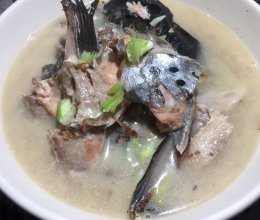 三文鱼头汤的做法