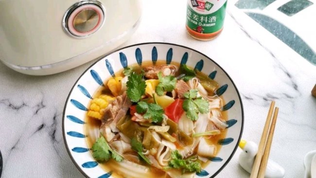 肋排软骨汤面（懒人饭煲版）的做法