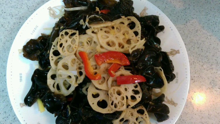 藕片云耳的做法