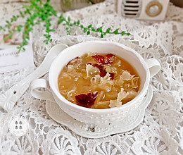 #花10分钟，做一道菜！#红枣银耳羹的做法