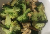 鸡胸肉爆炒西兰花的做法