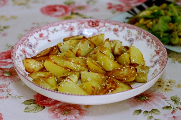 土豆可以这样吃——炕土豆的做法