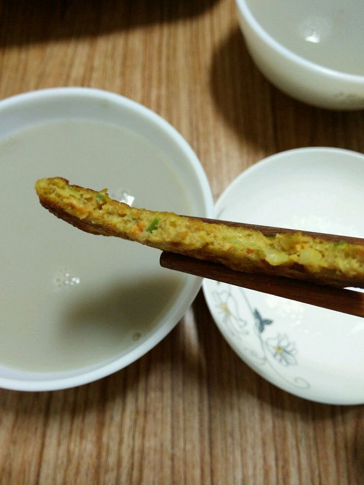 胡萝卜豆渣小饼（健康生活）的做法