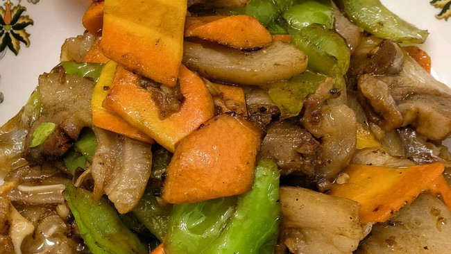 辣椒炒猪头肉的做法