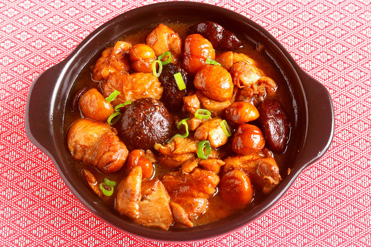 栗子焖鸡￨汁浓味郁、软糯入味的做法