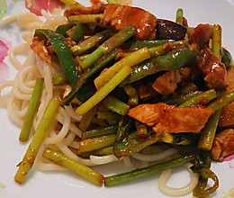 低脂肪过油肉拌面的做法