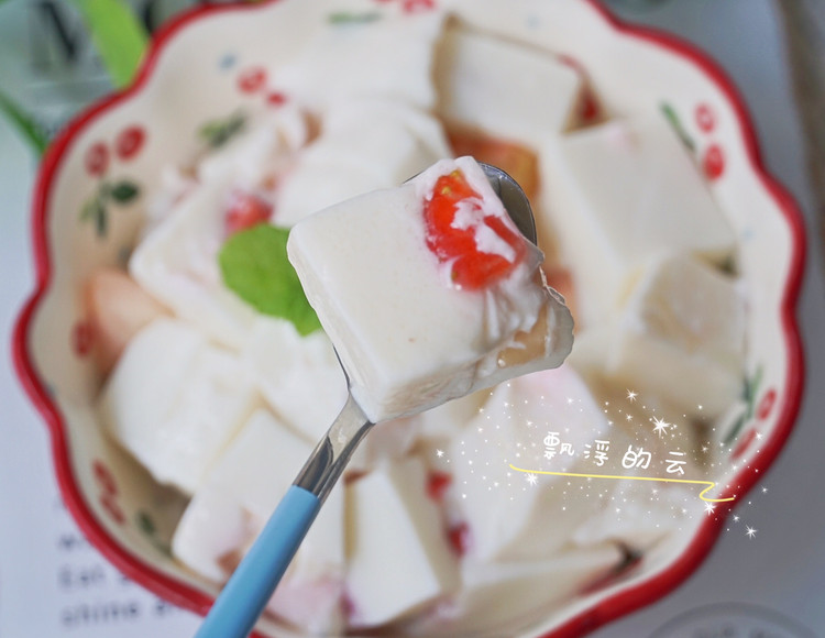 夏日甜品必备~超简单Q弹爽口的水果奶冻的做法