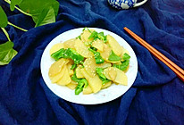 青椒炒土豆片#厨此之外，锦享美味#的做法