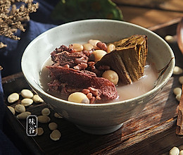 赤小豆莲蓬猪骨汤的做法