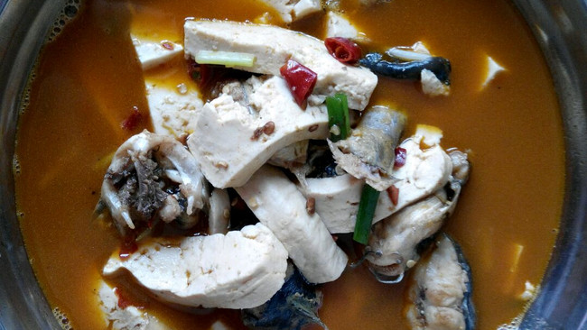 黄骨鱼煲豆腐的做法