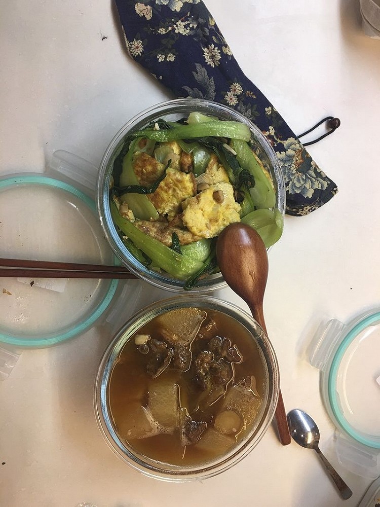 中午的简单减肥菜油菜鸡蛋的做法