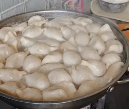 手工水饺（胡萝卜木耳猪肉大葱）的做法