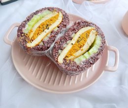 #刘畊宏女孩减脂饮食#紫米饭团的做法