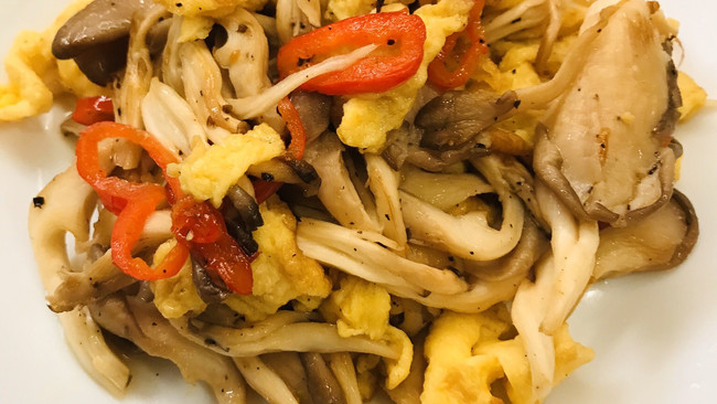治愈系平菇炒鸡蛋的做法