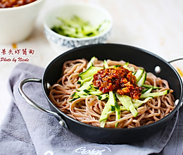 #秋天怎么吃# 高颜值鸡蛋面：甜菜头炸酱面的做法