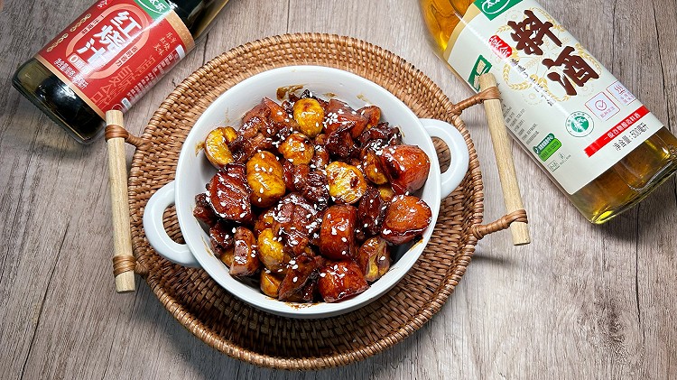 简单美味下饭菜：胡萝卜板栗烧鸡，宴客菜红烧鸡腿的做法