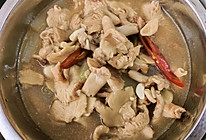 黄瓜丝炒野生菌子的做法