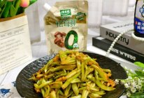 #夏日鲜味轻享健康#鸡脯肉炒豆角丝的做法