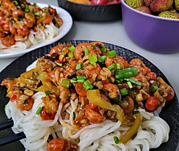 小龙虾拌面的做法