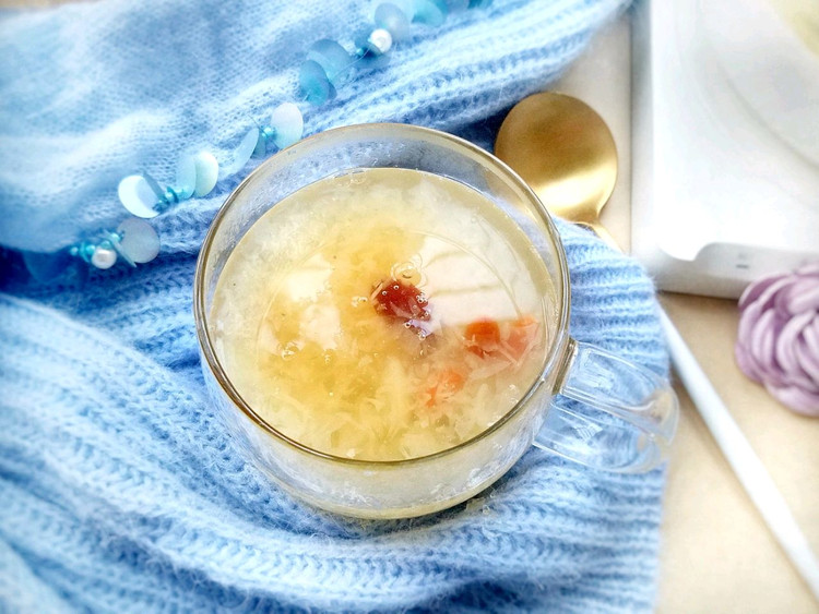 肺润皮肤好，常喝金燕耳雪梨润肺饮的做法