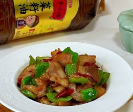 #菜油就选外婆乡，新鲜开榨抢先尝#青椒炒猪头肉的做法