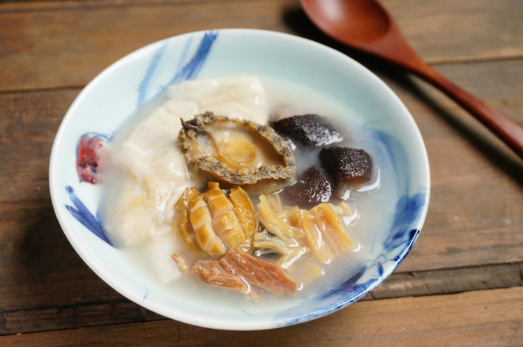 花胶养颜汤（附花胶泡法）的做法