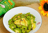 #李锦记X豆果 夏日轻食美味榜#苦瓜炒蛋的做法