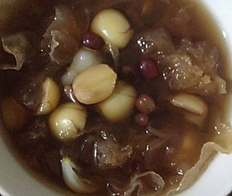 莲子百合银耳红豆汤的做法