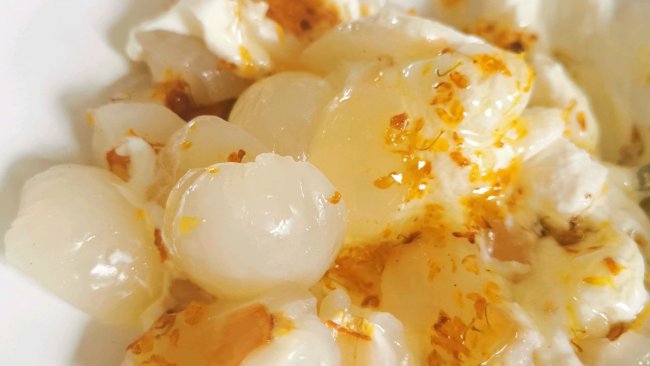 #解腻开胃就吃它 荔枝拌酸奶的做法