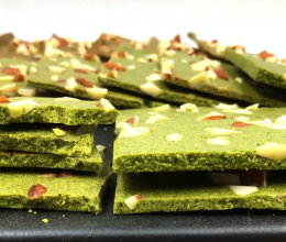 抹茶杏仁巧克力脆，三分茶韵，七分杏香，咬碎东方甜意。的做法