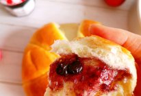 #蓓妮妈妈美味#超软蓝莓果酱餐包的做法