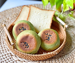 #换着花样吃早餐#抹茶红豆日式面包的做法