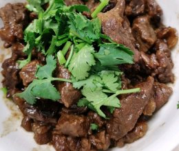 砂锅焖牛肉的做法