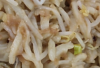绿豆芽炒饼丝的做法