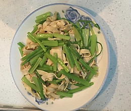 芹菜炒千张的做法