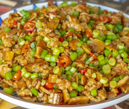 蒜苔肉沫炒豆干的做法