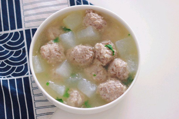 鲜掉眉毛的冬瓜肉丸汤 十分钟就能搞定的有肉有菜有汤的美味的做法