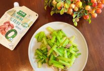 #厨房鲜香秘诀，太太乐松茸鲜，一餐一筷见鲜香#芹菜肉丝的做法
