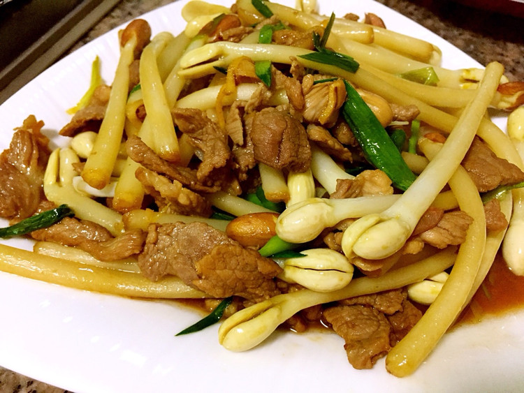 花生芽炒肉的做法