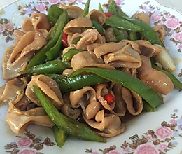 青椒炒猪大肠   超级香～的做法