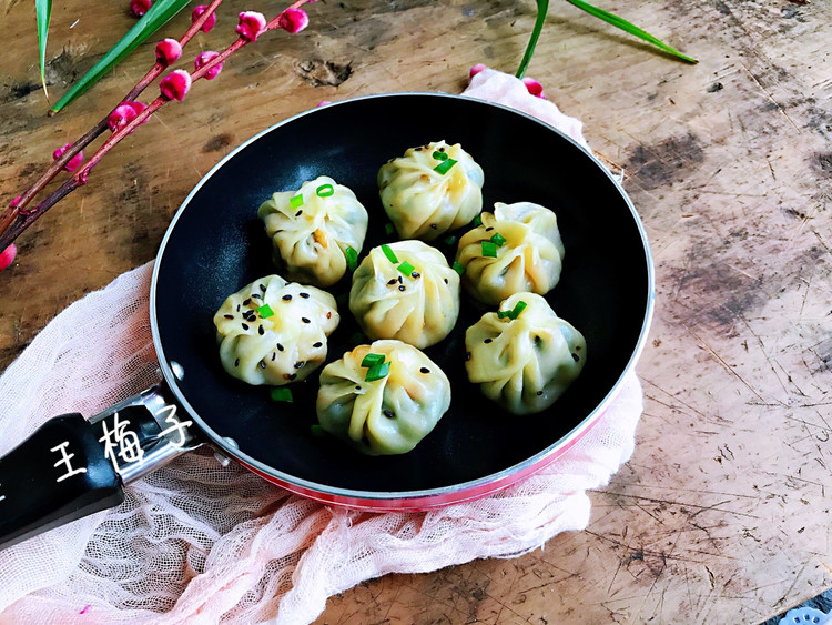 饺子皮菠菜水煎包的做法