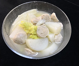 奶白色的肉丸白菜萝卜汤的做法