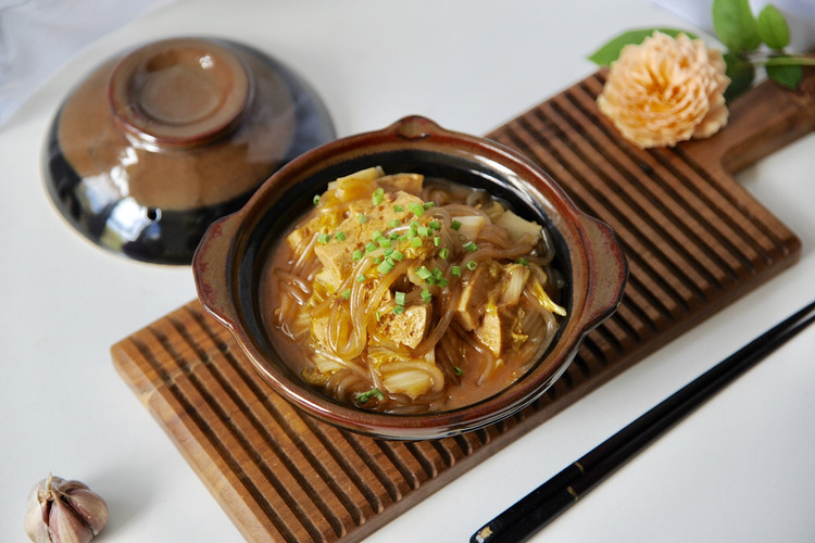 娃娃菜粉条炖冻豆腐的做法