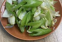 西芹百合的做法