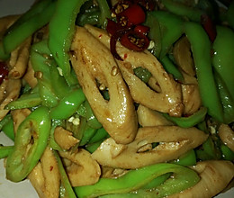 家常菜―尖椒炒面筋卷的做法