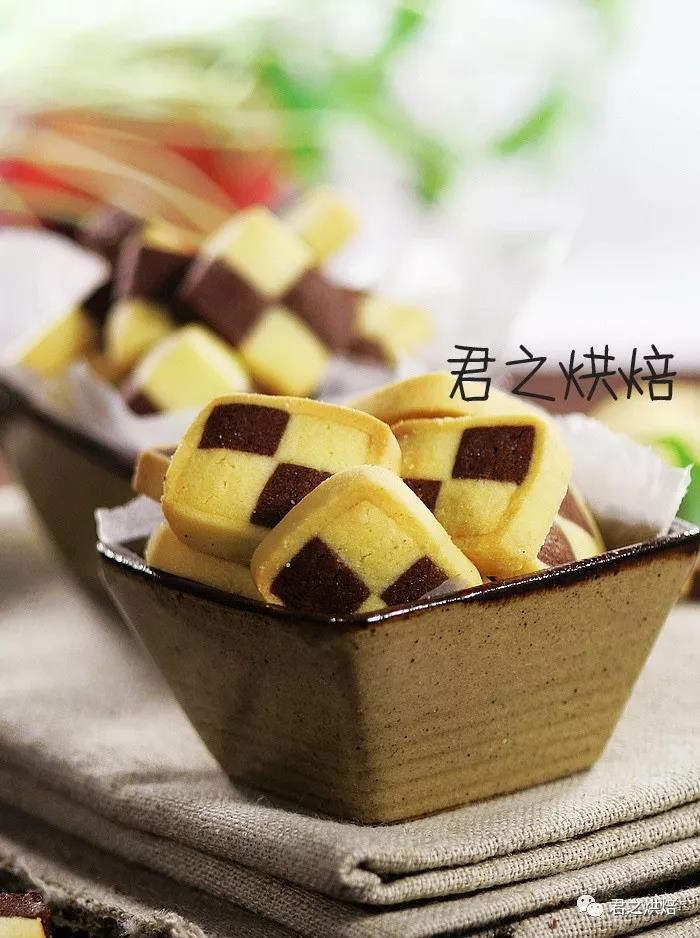 好烦，有没有简单漂亮的节日小饼干？ | 双色棋格饼干的做法