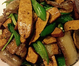 五花肉炒豆干的做法